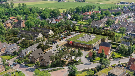 Impressie van het project Noorderpad in Opperdoes. Vomar-Supermarkt met daarnaast 24 beneden- en bovenwoningen en twee vrijstaande woningen.