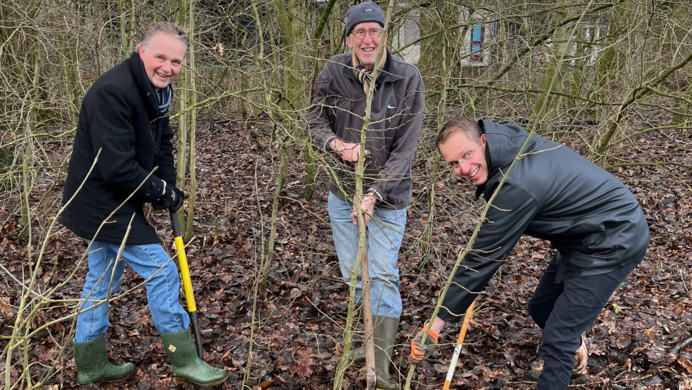 Zaailingen redden op oud zwembadterrein ‘De Zeehoek’ in Wervershoof