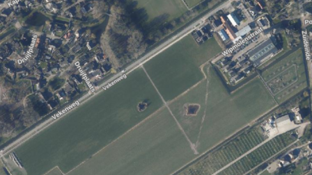 Het gebied van bovenaf, met onder andere de sportvelden in Abbekerk.